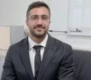 دکتر فرزام شاهپوری
