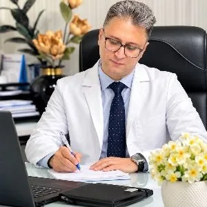 تصویر پروفایل دکتر امین راستگو - متخصص جراحی مغز و اعصاب در شیراز