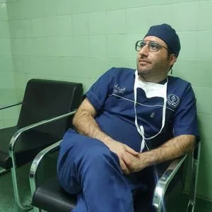تصویر پروفایل دکتر فرود آزادی - متخصص اورولوژی، جراحی کلیه، مجاری ادراری و تناسلی در شیراز