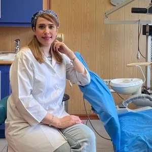 دکتر یاسمین وثوقی عابدین