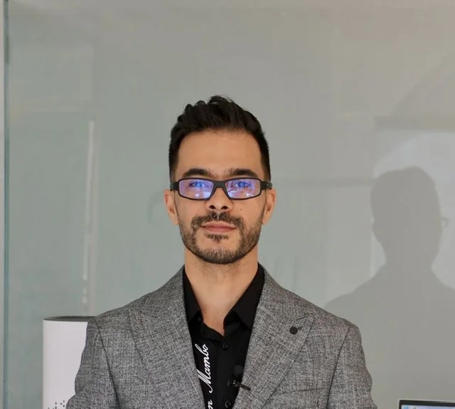 دکتر علیرضا دلربا