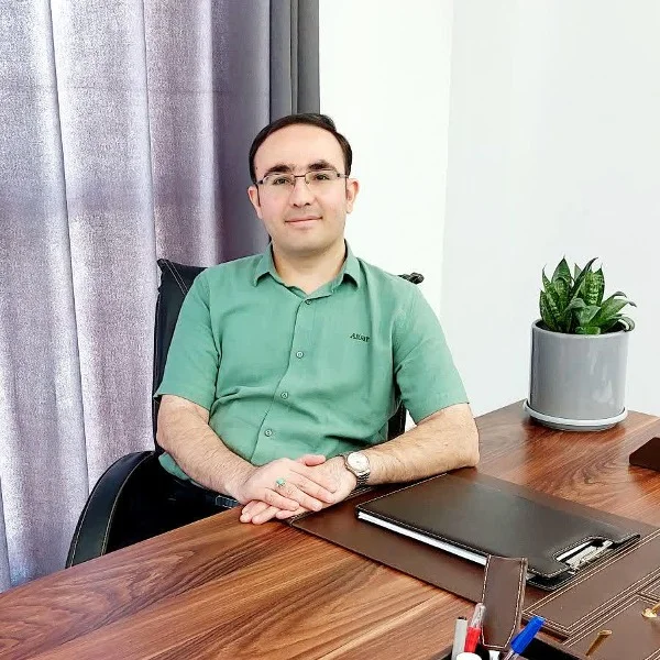 دکتر رضا داورنیا
